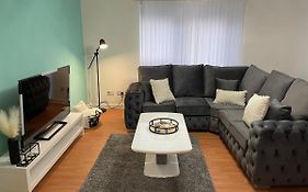 Entire 2 Bedroom Beautiful Newly Furnished Flat